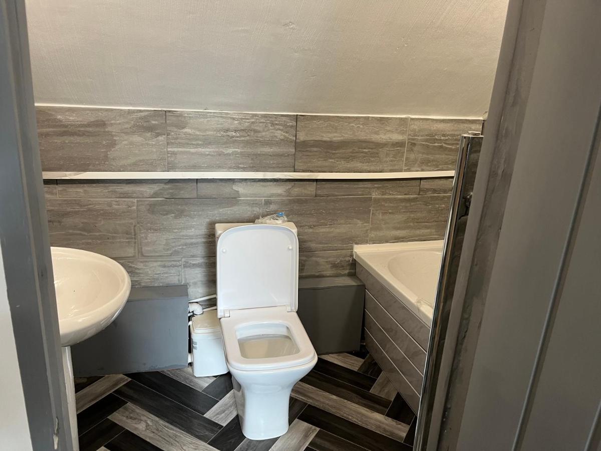 Budget Double En-Suite Bedroom Sheffield Eksteriør billede