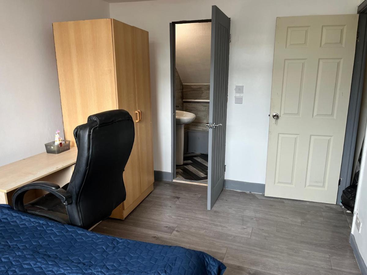 Budget Double En-Suite Bedroom Sheffield Eksteriør billede