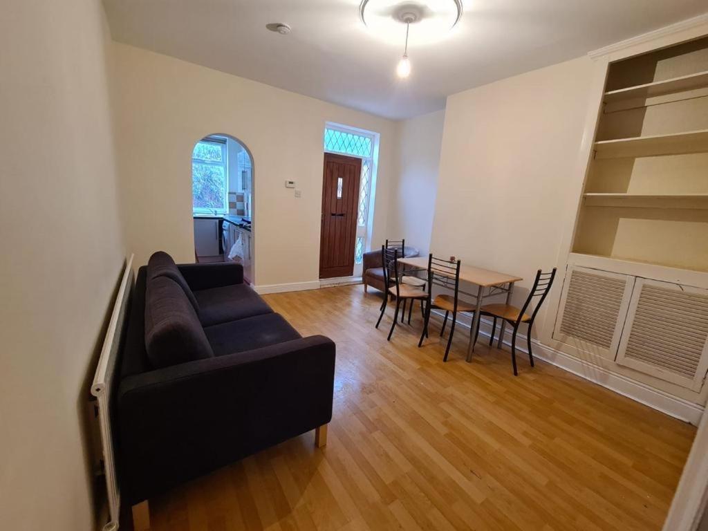 Budget Double En-Suite Bedroom Sheffield Eksteriør billede